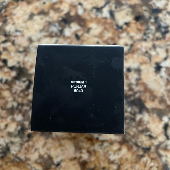 NARS Sheer Glow Foundation - Picture 6 of 7